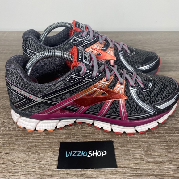 brooks gts 17 womens size 10